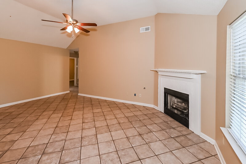 1,475/Mo, 6926 Ginwood Cove Walls, MS 38680 Living Room View