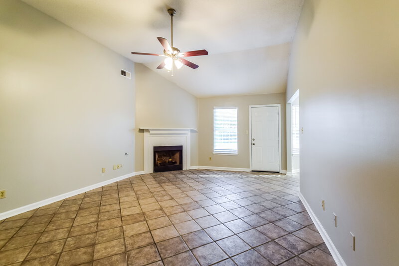 1,610/Mo, 6926 Ginwood Cove Walls, MS 38680 Living Room View
