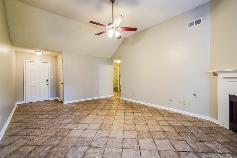 1,610/Mo, 6926 Ginwood Cove Walls, MS 38680 Living Room View 2