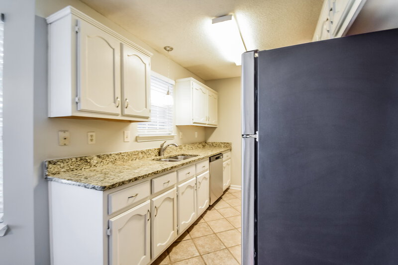 1,610/Mo, 6926 Ginwood Cove Walls, MS 38680 Kitchen View 2