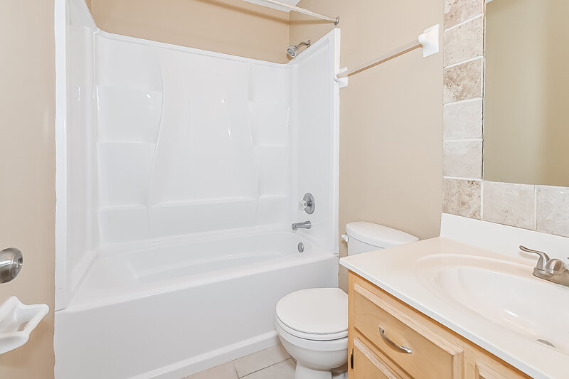 1,475/Mo, 6926 Ginwood Cove Walls, MS 38680 Bathroom View