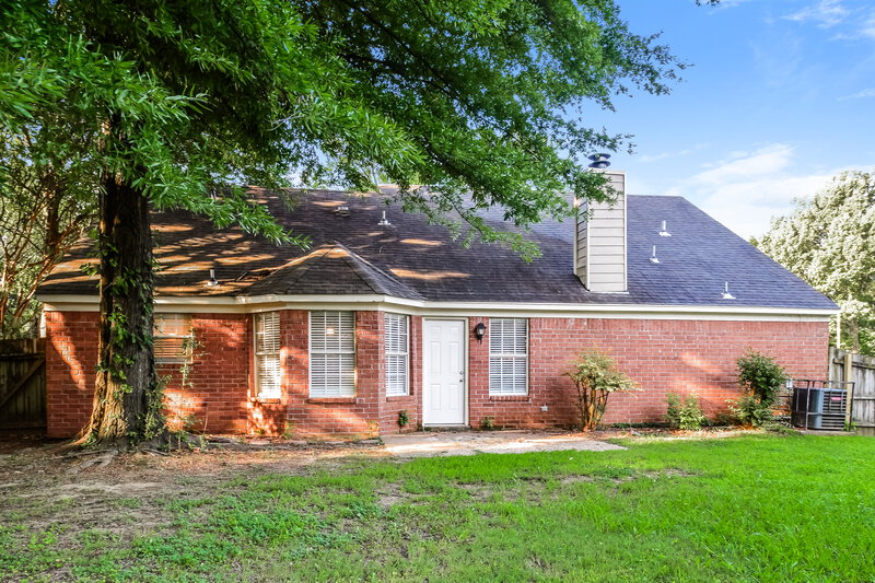 1,610/Mo, 6926 Ginwood Cove Walls, MS 38680 Rear View