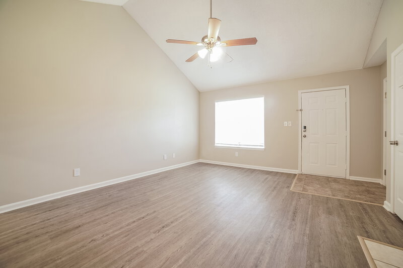 1,675/Mo, 2920 Connor Reed Dr Horn Lake, MS 38637 Living Room View 2