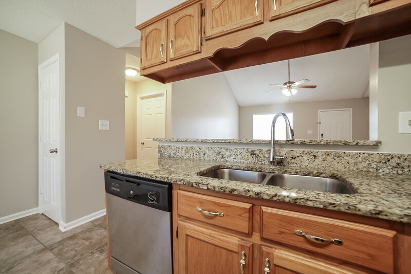 1,675/Mo, 2920 Connor Reed Dr Horn Lake, MS 38637 Kitchen View 2