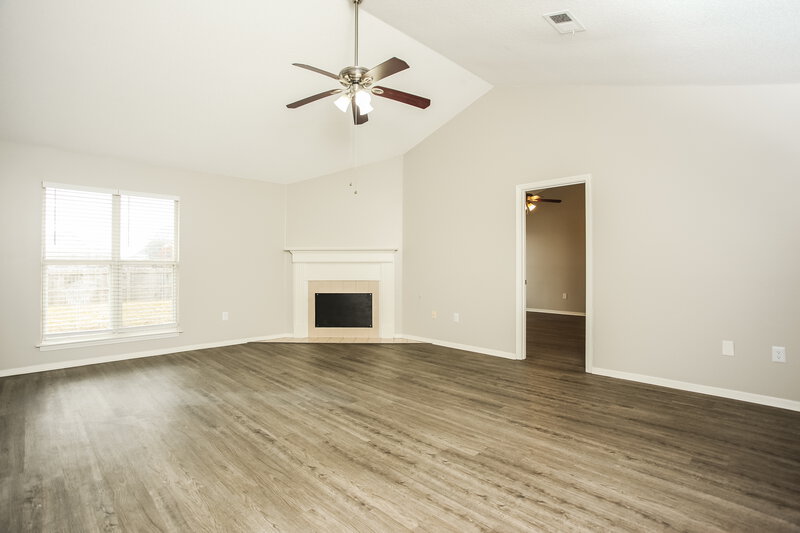1,645/Mo, 4393 Citation Dr Southaven, MS 38671 Living Room View