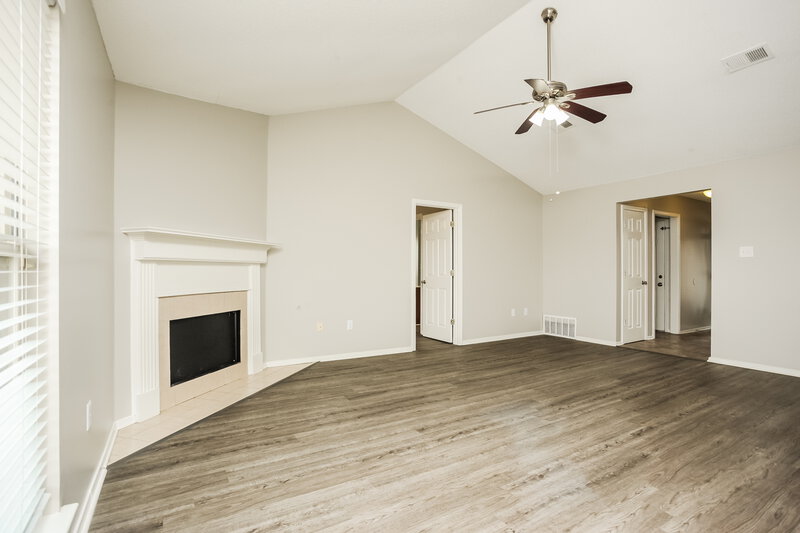 1,645/Mo, 4393 Citation Dr Southaven, MS 38671 Living Room View 2