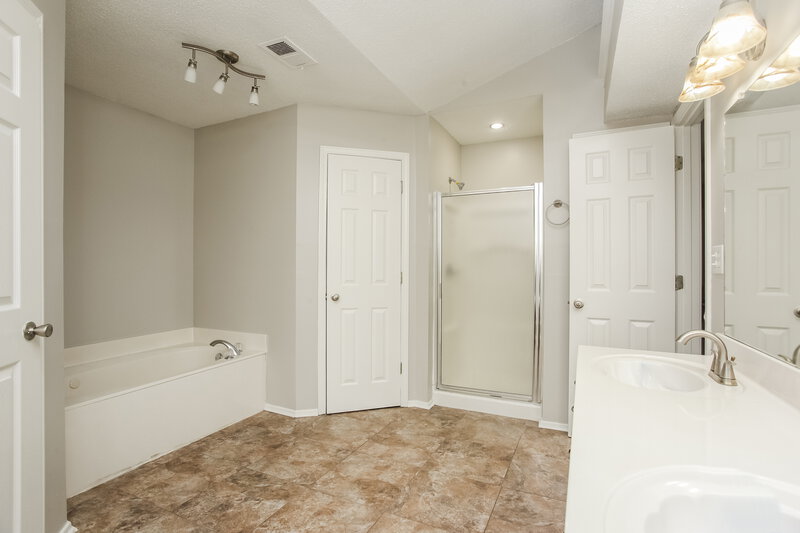 1,645/Mo, 4393 Citation Dr Southaven, MS 38671 Main Bathroom View