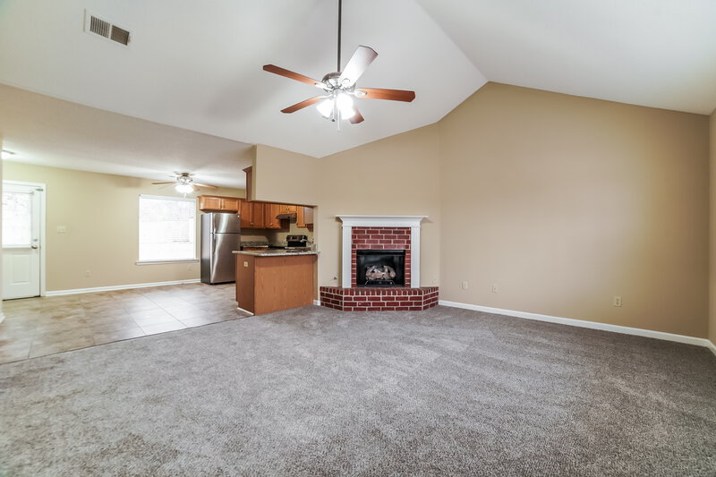 1,640/Mo, 6461 Shadow Cross Ln Horn Lake, MS 38637 Living Room View