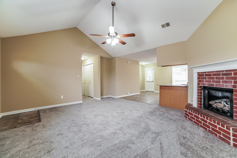 1,640/Mo, 6461 Shadow Cross Ln Horn Lake, MS 38637 Living Room View 2