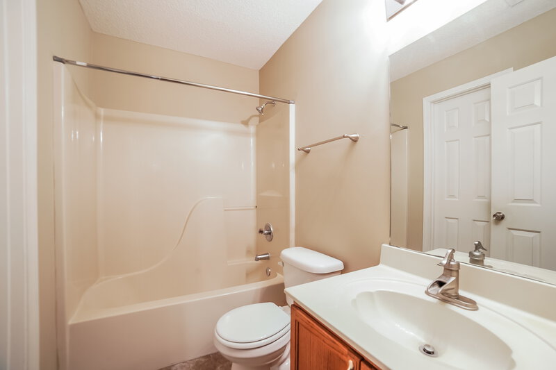 1,640/Mo, 6461 Shadow Cross Ln Horn Lake, MS 38637 Main Bathroom View