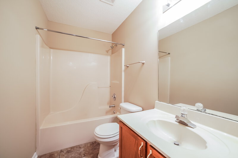 1,640/Mo, 6461 Shadow Cross Ln Horn Lake, MS 38637 Bathroom View