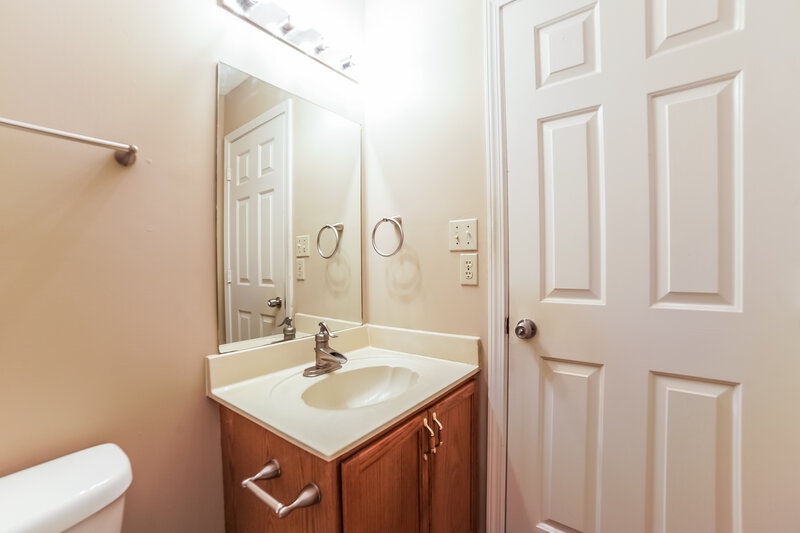 1,640/Mo, 6461 Shadow Cross Ln Horn Lake, MS 38637 Bathroom View 2