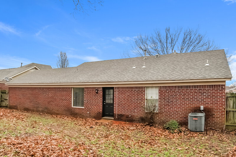 1,640/Mo, 6461 Shadow Cross Ln Horn Lake, MS 38637 Rear View