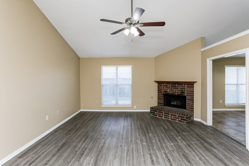 1,615/Mo, 7214 Brenwood Dr Horn Lake, MS 38637 Living Room View