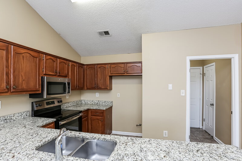 1,615/Mo, 7214 Brenwood Dr Horn Lake, MS 38637 Kitchen View 2