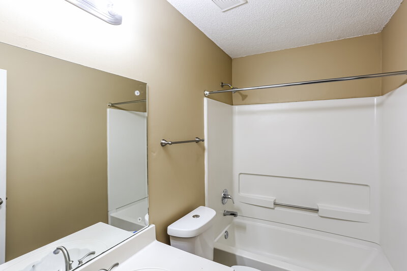 1,615/Mo, 7214 Brenwood Dr Horn Lake, MS 38637 Bathroom View