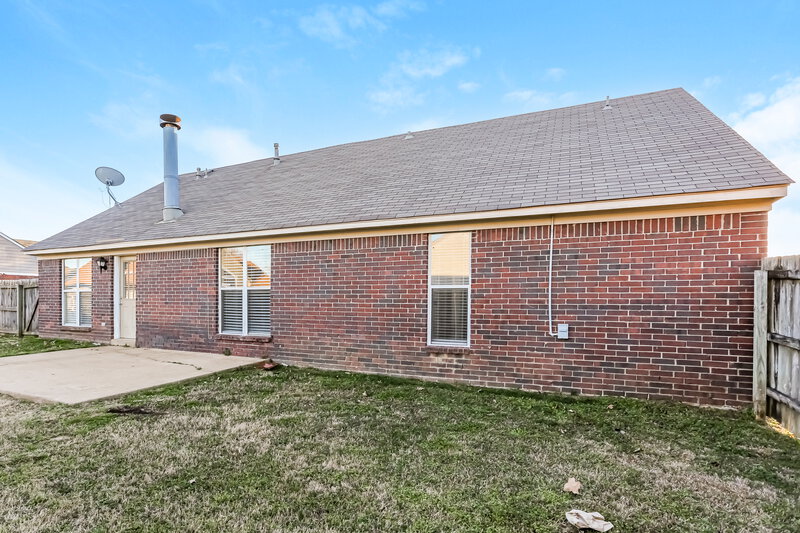 1,615/Mo, 7214 Brenwood Dr Horn Lake, MS 38637 Rear View