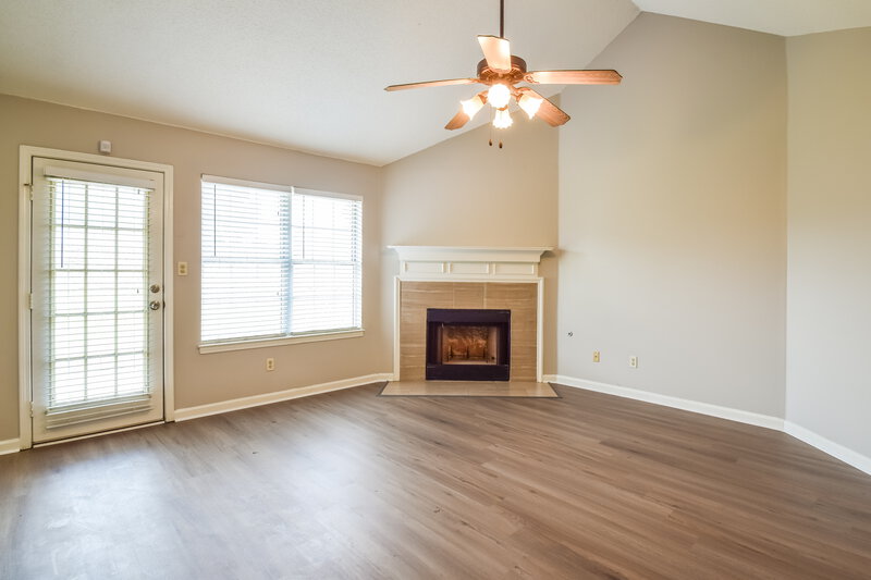 1,655/Mo, 7341 Lee Ann Dr Horn Lake, MS 38637 Living Room View 2