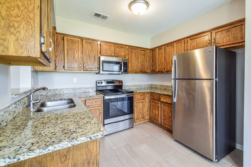 1,655/Mo, 7341 Lee Ann Dr Horn Lake, MS 38637 Kitchen View 2