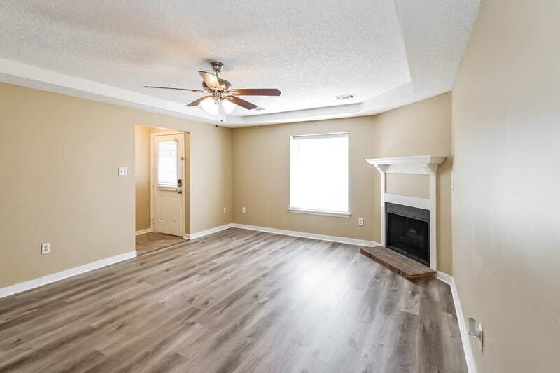 1,705/Mo, 2634 Pintail Dr Horn Lake, MS 38637 Living Room View