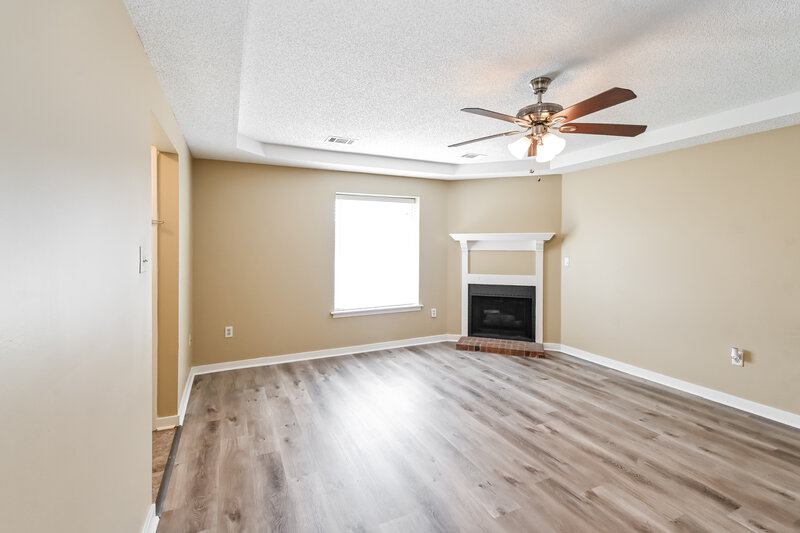 1,705/Mo, 2634 Pintail Dr Horn Lake, MS 38637 Living Room View 2