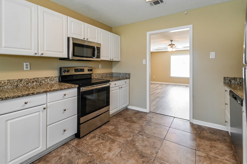 1,705/Mo, 2634 Pintail Dr Horn Lake, MS 38637 Kitchen View 3