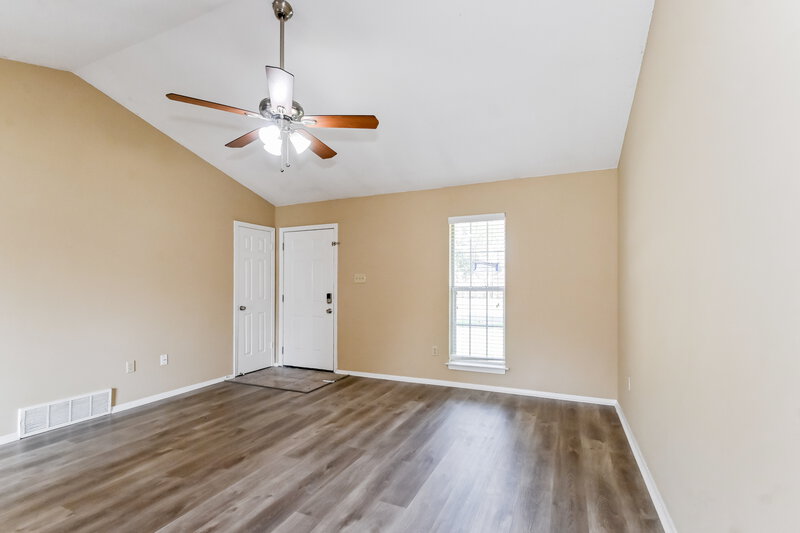 1,360/Mo, 3399 Bayberry Dr Horn Lake, MS 38637 Living Room View 2