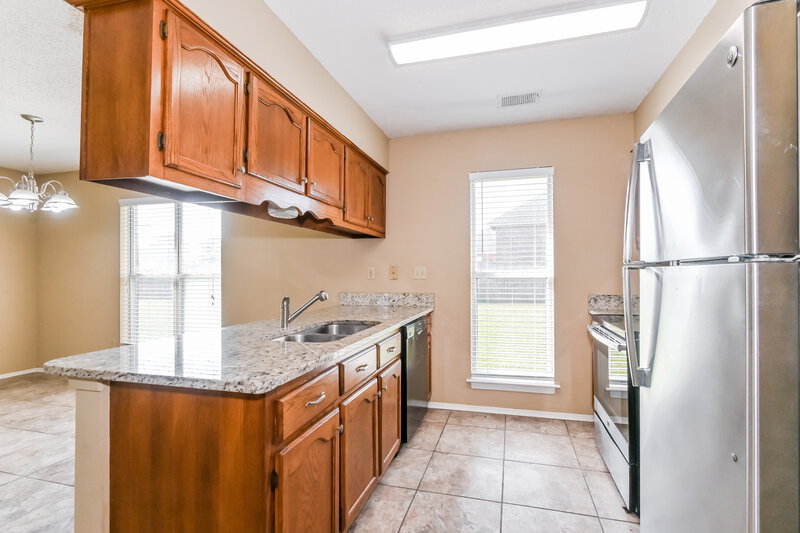 1,360/Mo, 3399 Bayberry Dr Horn Lake, MS 38637 Kitchen View 2