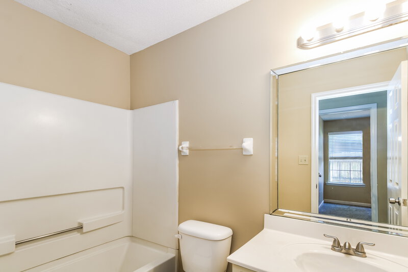 1,720/Mo, 10230 Fox Hunt Dr Olive Branch, MS 38654 Bathroom View