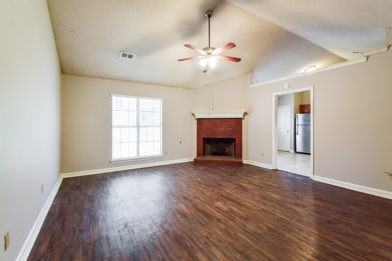 1,675/Mo, 7417 Hunters Hollow Ln Southaven, MS 38671 Living Room View 2
