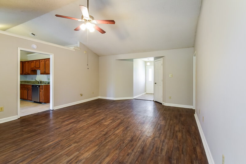 1,675/Mo, 7417 Hunters Hollow Ln Southaven, MS 38671 Living Room View 3