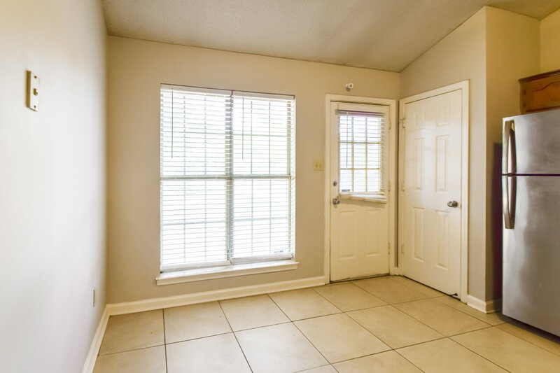 1,675/Mo, 7417 Hunters Hollow Ln Southaven, MS 38671 Dining Room View