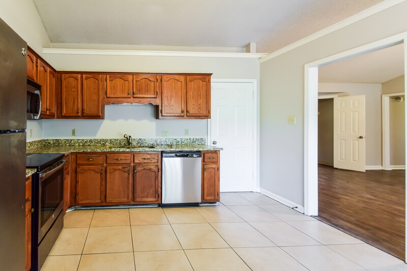 1,675/Mo, 7417 Hunters Hollow Ln Southaven, MS 38671 Kitchen View 2