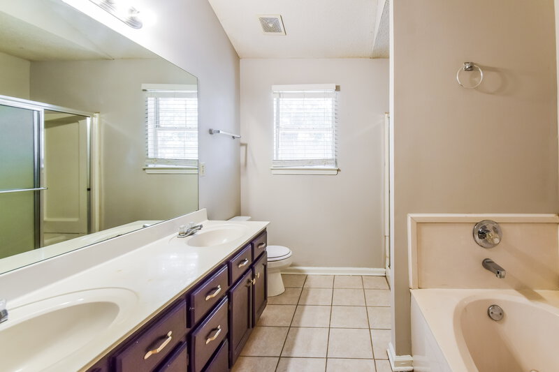 1,675/Mo, 7417 Hunters Hollow Ln Southaven, MS 38671 Main Bathroom View