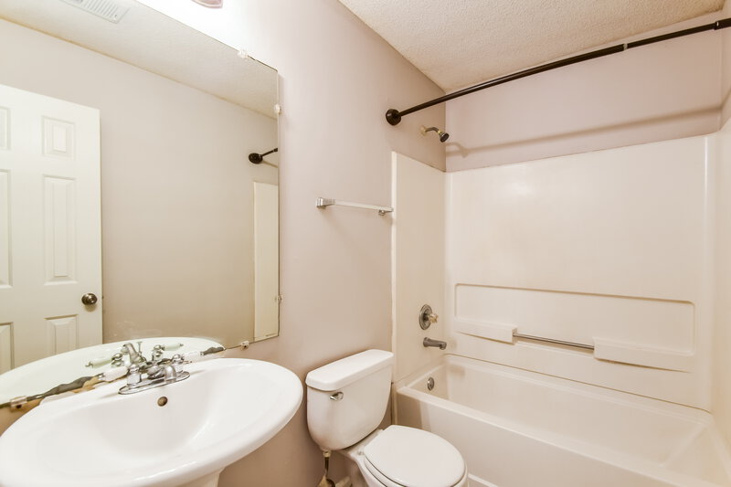 1,675/Mo, 7417 Hunters Hollow Ln Southaven, MS 38671 Bathroom View