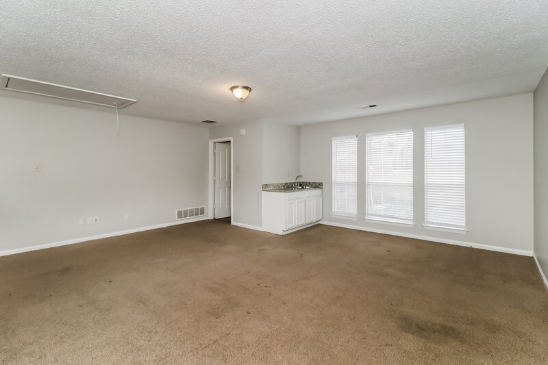 1,875/Mo, 5430 Stateline Rd Walls, MS 38680 Family Room View 2