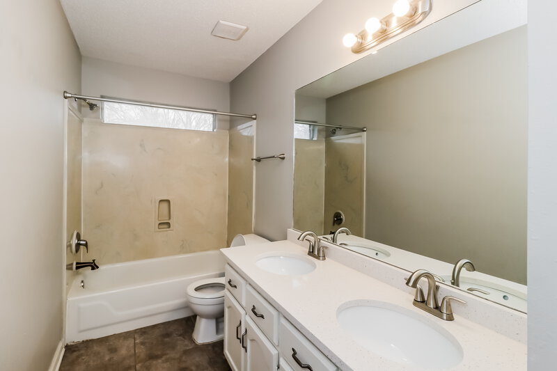 1,875/Mo, 5430 Stateline Rd Walls, MS 38680 Bathroom View