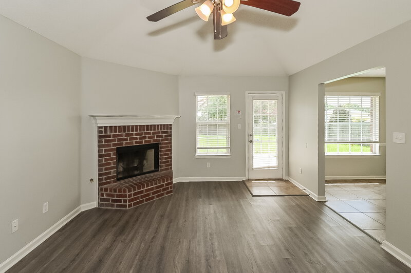 1,655/Mo, 1203 Thames Dr Southaven, MS 38671 Living Room View