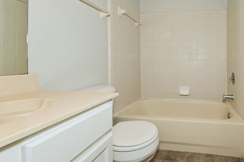 1,655/Mo, 1203 Thames Dr Southaven, MS 38671 Bathroom View