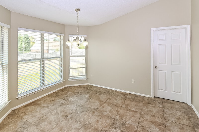 1,700/Mo, 9161 Preakness Dr Southaven, MS 38671 Dining Room View 2