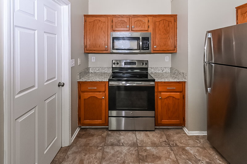 1,700/Mo, 9161 Preakness Dr Southaven, MS 38671 Kitchen View 2