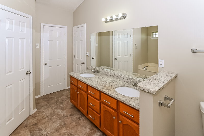 1,700/Mo, 9161 Preakness Dr Southaven, MS 38671 Main Bathroom View 2