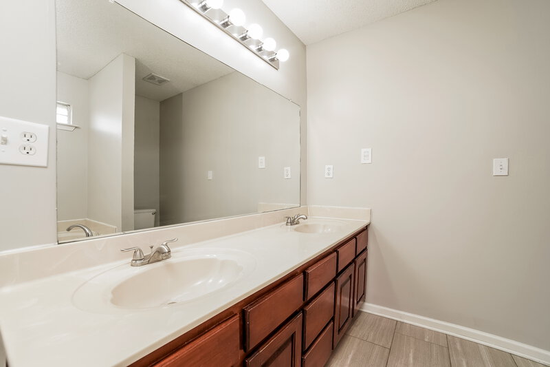 1,765/Mo, 5713 Kaitlyn Dr W Walls, MS 38680 Main Bathroom View