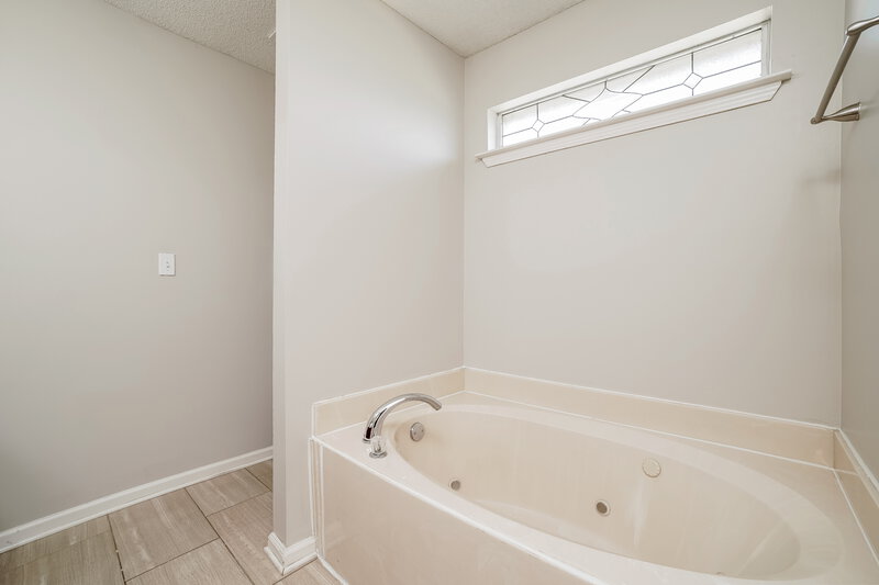 1,765/Mo, 5713 Kaitlyn Dr W Walls, MS 38680 Main Bathroom View 2
