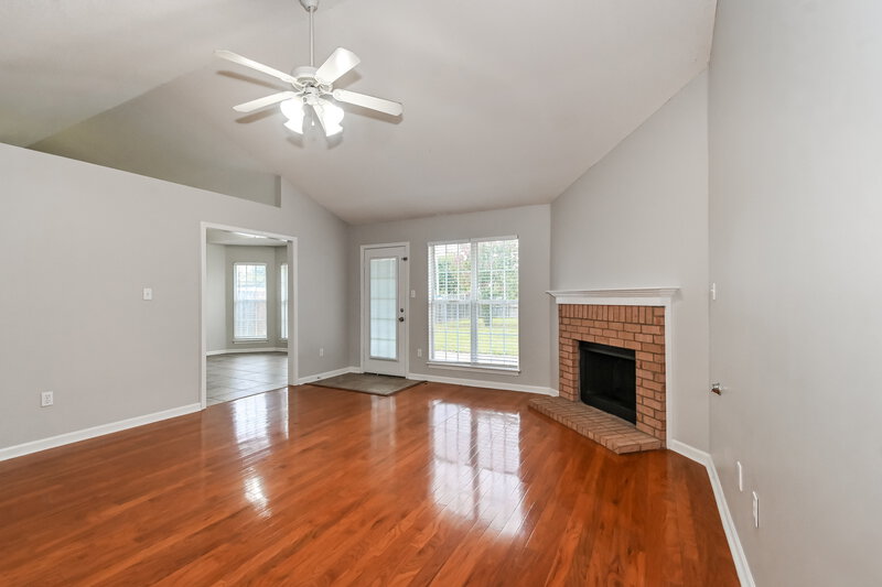 1,720/Mo, 1834 Central Trails Dr Southaven, MS 38671 Living Room View 2