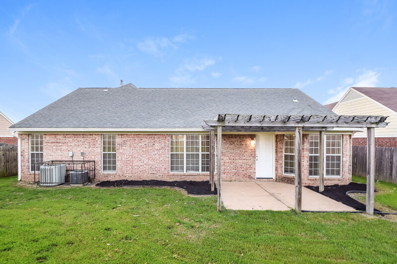 2,010/Mo, 8166 Martin Dr Southaven, MS 38671 Rear View