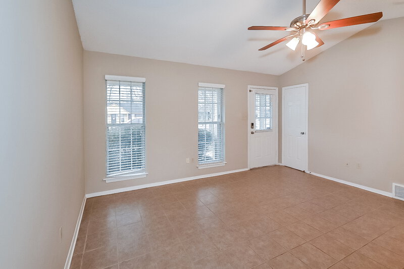 1,520/Mo, 4210 Brighton Dr Horn Lake, MS 38637 Living Room View