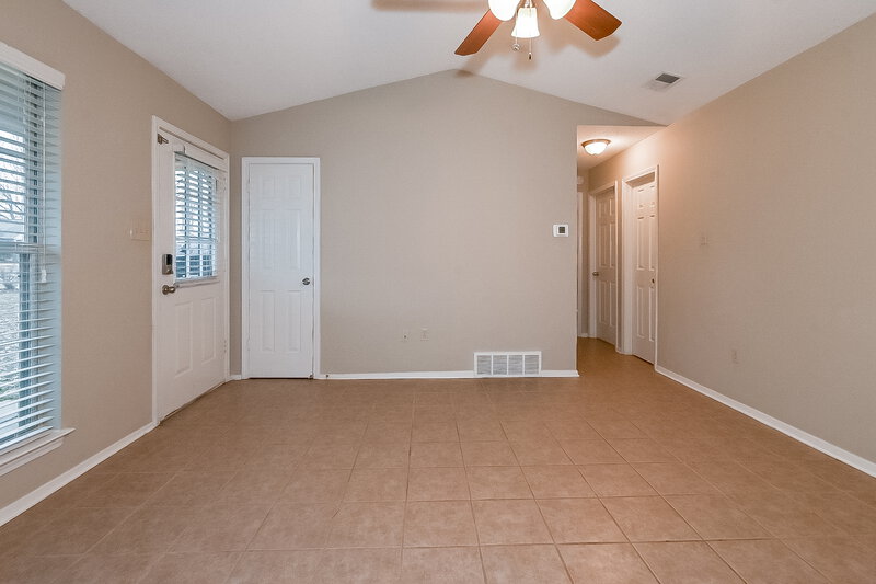 1,520/Mo, 4210 Brighton Dr Horn Lake, MS 38637 Living Room View 3