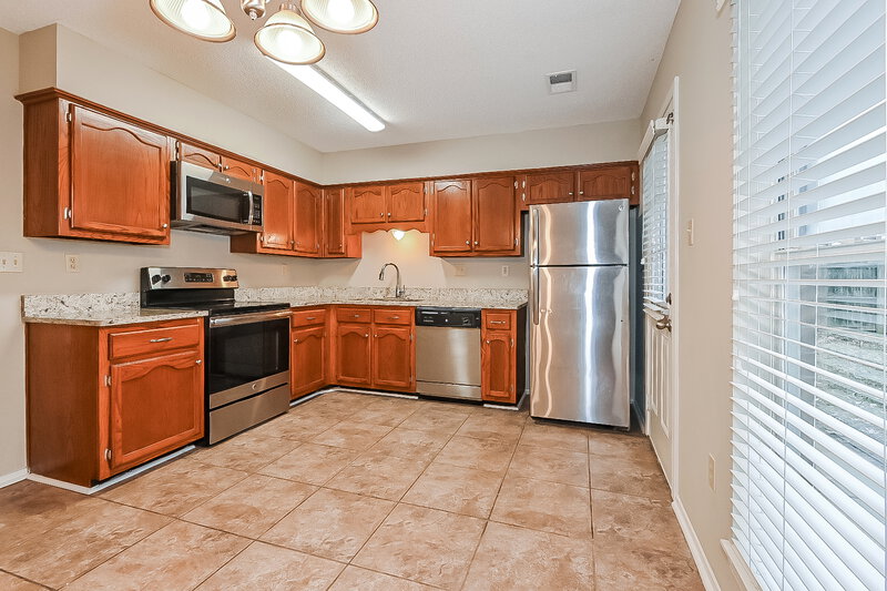 1,520/Mo, 4210 Brighton Dr Horn Lake, MS 38637 Kitchen View 2