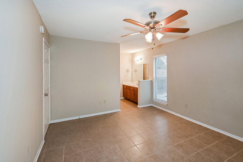 1,520/Mo, 4210 Brighton Dr Horn Lake, MS 38637 Main Bedroom View 2